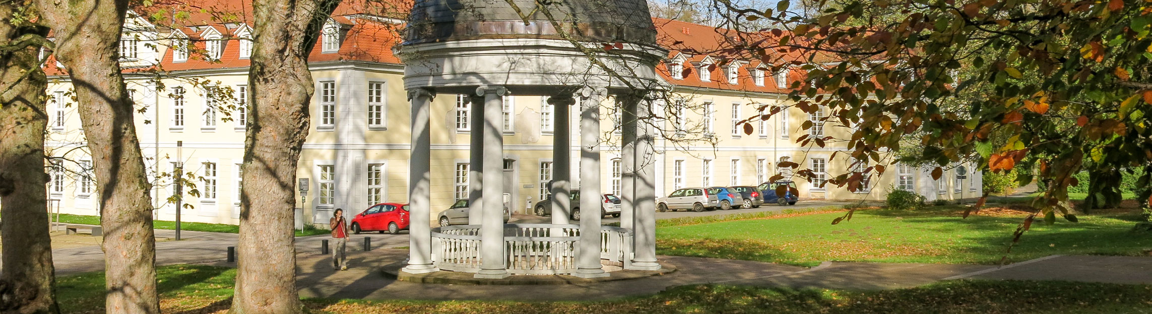 Brunnentempel und Studienseminar Hofgeismar © Romano Amend